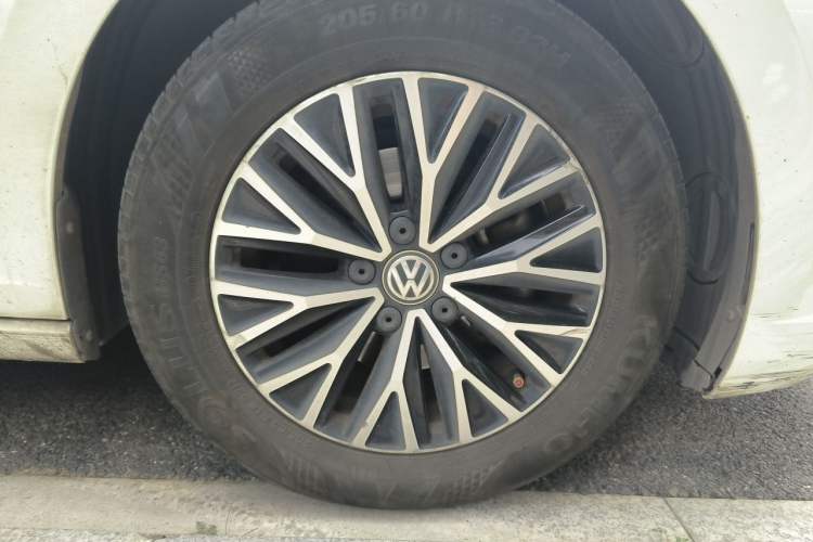 Used Volkswagen Sagitar 2020 200TSI DSG Comfort Version China VI Standard Right Front Wheel Hub