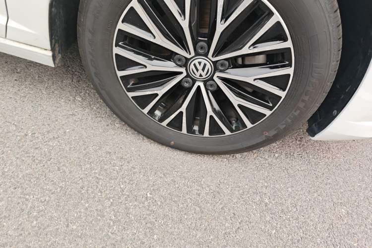 Used Volkswagen Sagitar 2020 280TSI DSG Comfort Version China VI Standard Right Front Wheel Hub