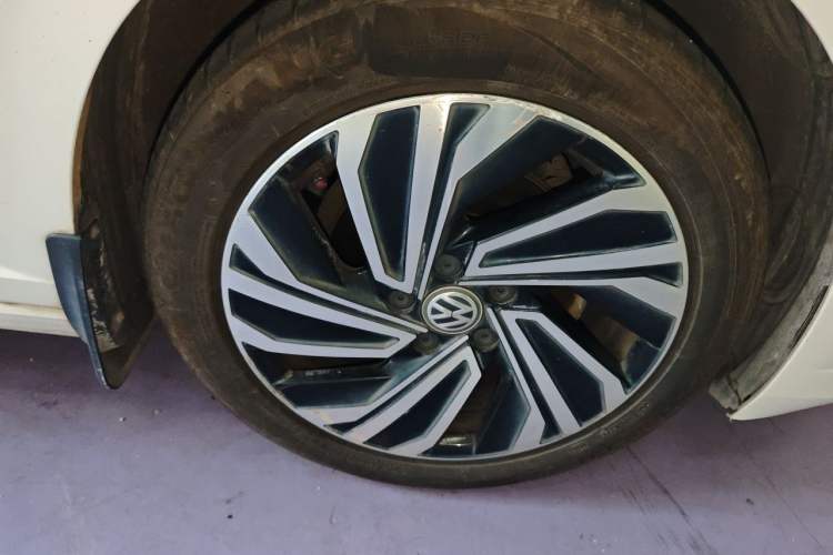 Used Volkswagen Sagitar 2020 280TSI DSG Comfort Version China VI Standard Right Front Wheel Hub