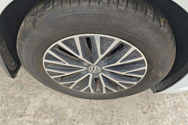 Used Volkswagen Sagitar 2020 200TSI DSG Comfort Version China VI Standard Right Front Wheel Hub