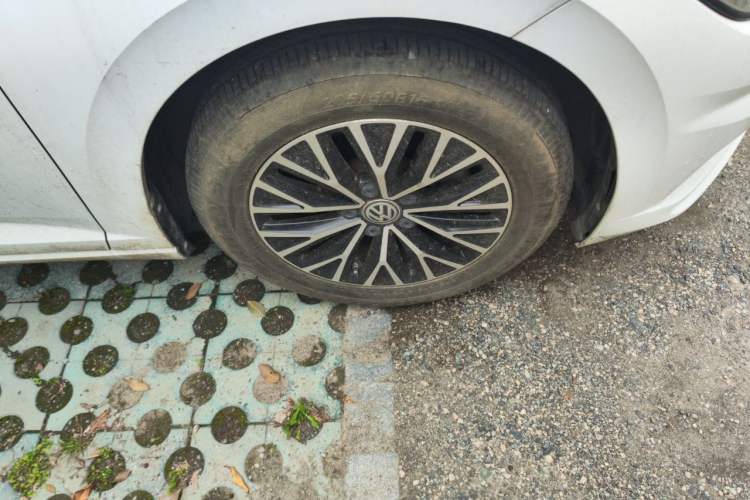 Used Volkswagen Sagitar 2020 280TSI DSG Comfort Version China VI Standard Right Front Wheel Hub