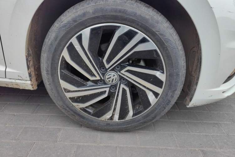 Used Volkswagen Sagitar 2020 280TSI DSG Luxury Version China VI Standard Right Front Wheel Hub