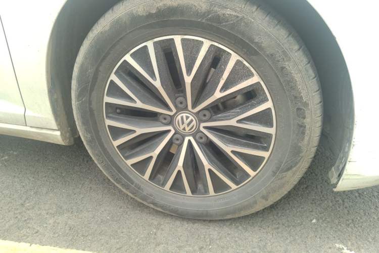 Used Volkswagen Sagitar 2020 280TSI DSG Comfort Version China VI Standard Right Front Wheel Hub
