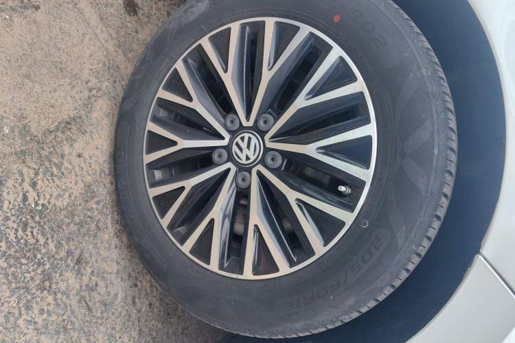 Used Volkswagen Sagitar 2020 280TSI DSG Comfort Version China VI Standard Right Front Wheel Hub