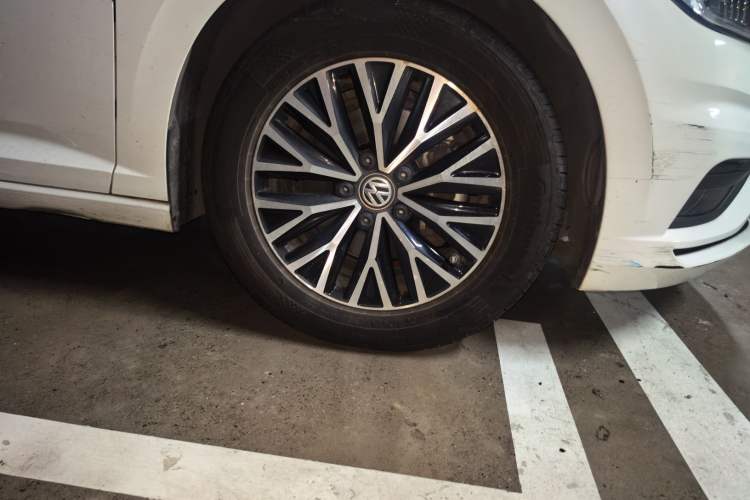 Used Volkswagen Sagitar 2020 200TSI DSG Comfort Version China VI Standard Right Front Wheel Hub