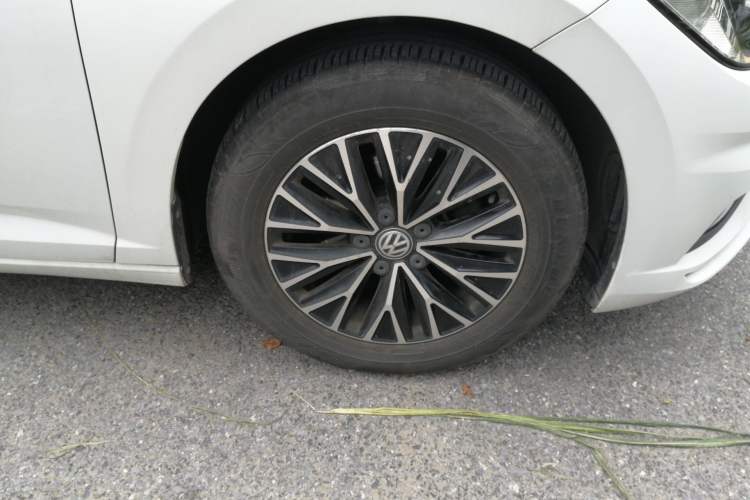 Used Volkswagen Sagitar 2020 280TSI DSG Comfort Version China VI Standard Right Front Wheel Hub