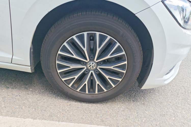 Used Volkswagen Sagitar 2020 280TSI DSG Comfort Version China VI Standard Right Front Wheel Hub