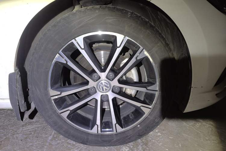 Used Volkswagen Sagitar 2020 280TSI DSG Comfort Version China VI Standard Right Front Wheel Hub
