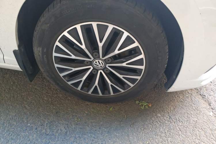 Used Volkswagen Sagitar 2020 280TSI DSG Comfort Version China VI Standard Right Front Wheel Hub