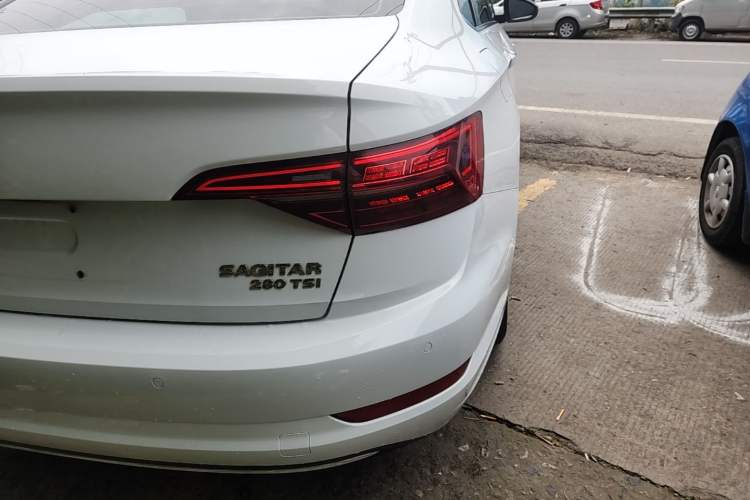 Used Volkswagen Sagitar 2020 280TSI DSG Comfort Version China VI Standard Right Rear Taillight