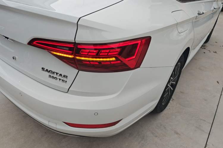 Used Volkswagen Sagitar 2020 280TSI DSG Comfort Version China VI Standard Right Rear Taillight