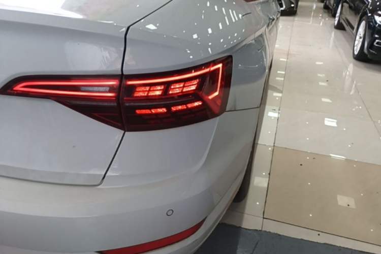 Used Volkswagen Sagitar 2020 280TSI DSG Comfort Version China VI Standard Right Rear Taillight