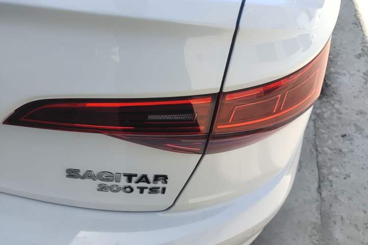 Used Volkswagen Sagitar 2020 200TSI DSG Comfort Version China VI Standard Right Rear Taillight