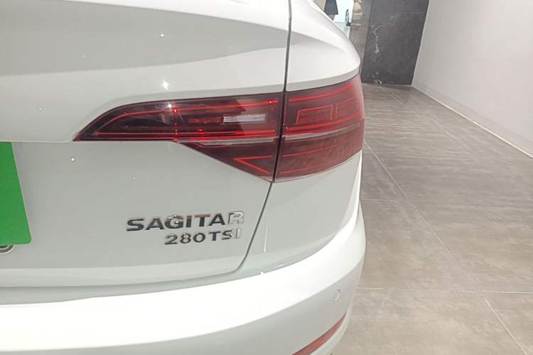 Used Volkswagen Sagitar 2020 280TSI DSG Comfort Version China VI Standard Right Rear Taillight