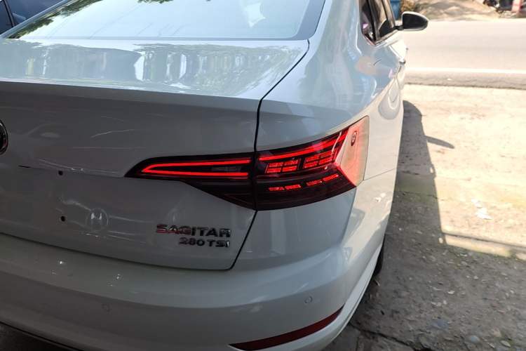 Used Volkswagen Sagitar 2020 280TSI DSG Comfort Version China VI Standard Right Rear Taillight