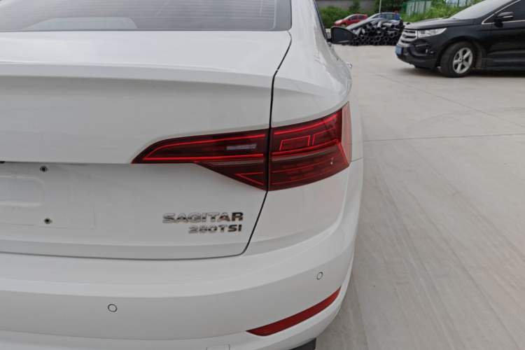 Used Volkswagen Sagitar 2020 280TSI DSG Comfort Version China VI Standard Right Rear Taillight