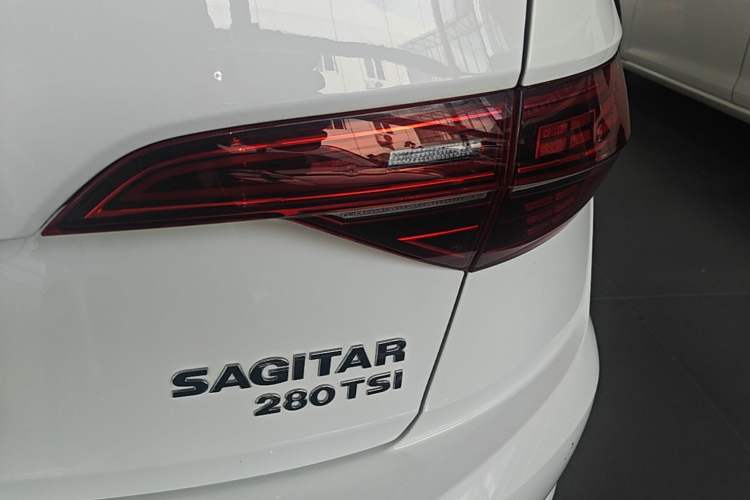 Used Volkswagen Sagitar 2020 280TSI DSG Comfort Version China VI Standard Right Rear Taillight