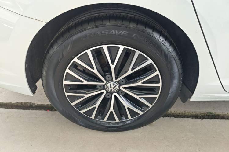 Used Volkswagen Sagitar 2020 280TSI DSG Comfort Version China VI Standard Right Rear Wheel Hub