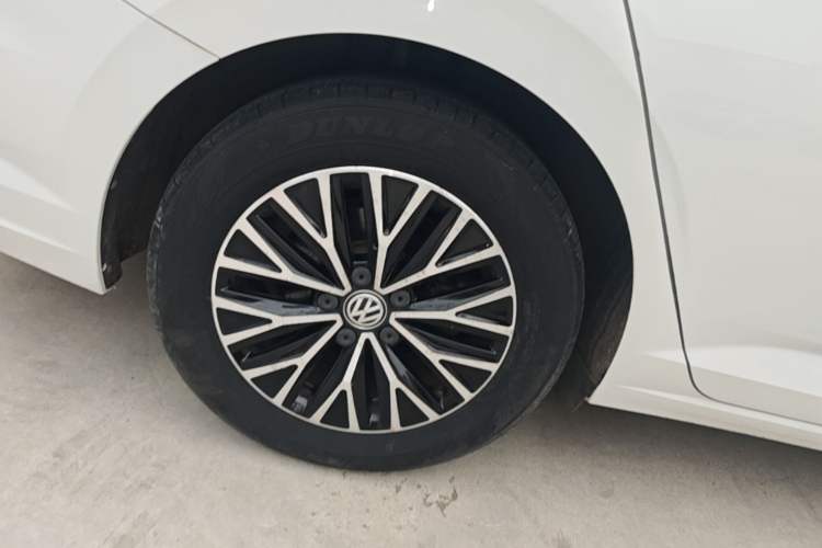 Used Volkswagen Sagitar 2020 280TSI DSG Comfort Version China VI Standard Right Rear Wheel Hub