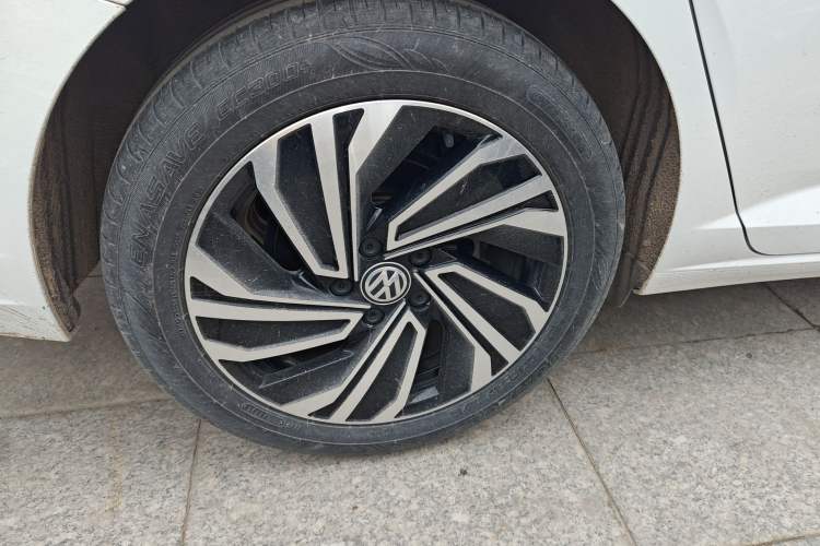 Used Volkswagen Sagitar 2020 280TSI DSG Luxury Version China VI Standard Right Rear Wheel Hub