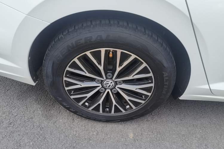 Used Volkswagen Sagitar 2020 280TSI DSG Comfort Version China VI Standard Right Rear Wheel Hub