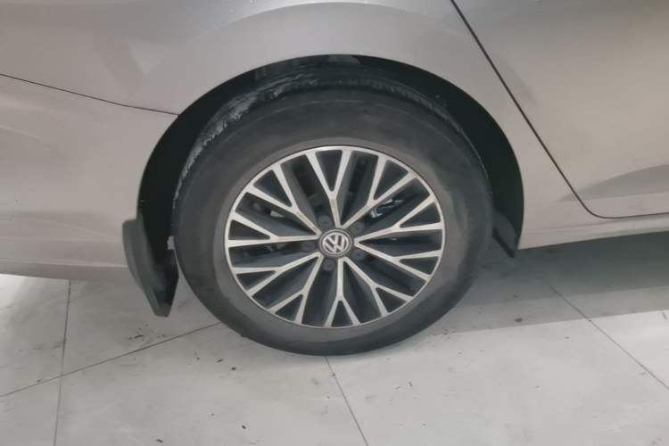 Used Volkswagen Sagitar 2020 200TSI DSG Comfort Version China VI Standard Right Rear Wheel Hub