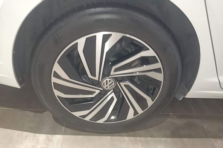 Used Volkswagen Sagitar 2020 280TSI DSG Comfort Version China VI Standard Right Rear Wheel Hub