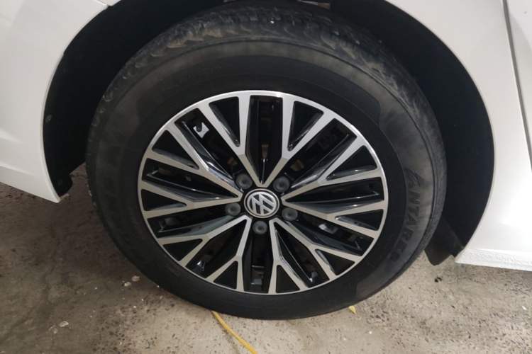 Used Volkswagen Sagitar 2020 280TSI DSG Comfort Version China VI Standard Right Rear Wheel Hub