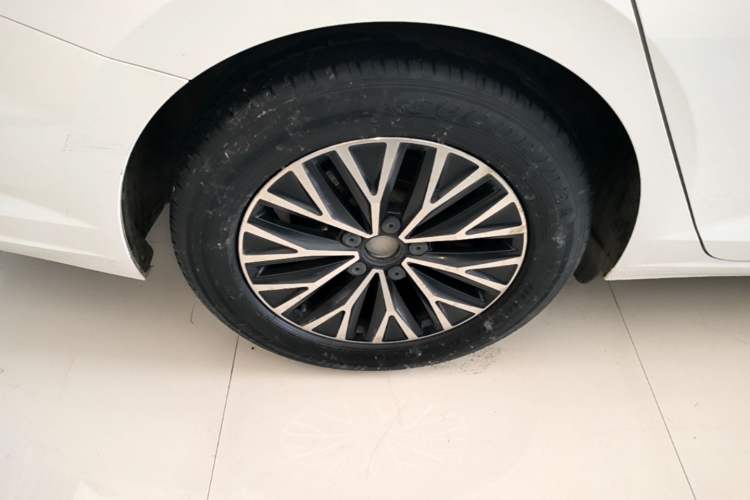 Used Volkswagen Sagitar 2020 280TSI DSG Comfort Version China VI Standard Right Rear Wheel Hub
