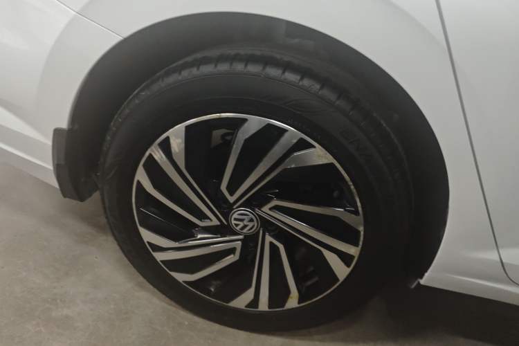 Used Volkswagen Sagitar 2020 280TSI DSG Luxury Version China VI Standard Right Rear Wheel Hub