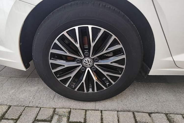 Used Volkswagen Sagitar 2020 280TSI DSG Comfort Version China VI Standard Right Rear Wheel Hub