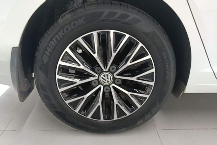 Used Volkswagen Sagitar 2020 280TSI DSG Comfort Version China VI Standard Right Rear Wheel Hub