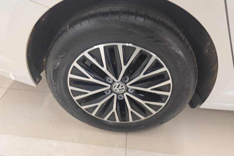 Used Volkswagen Sagitar 2020 280TSI DSG Comfort Version China VI Standard Right Rear Wheel Hub