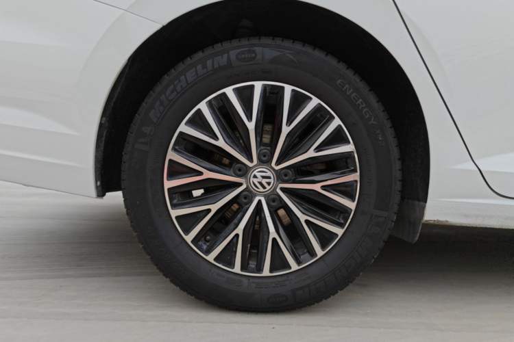 Used Volkswagen Sagitar 2020 280TSI DSG Comfort Version China VI Standard Right Rear Wheel Hub