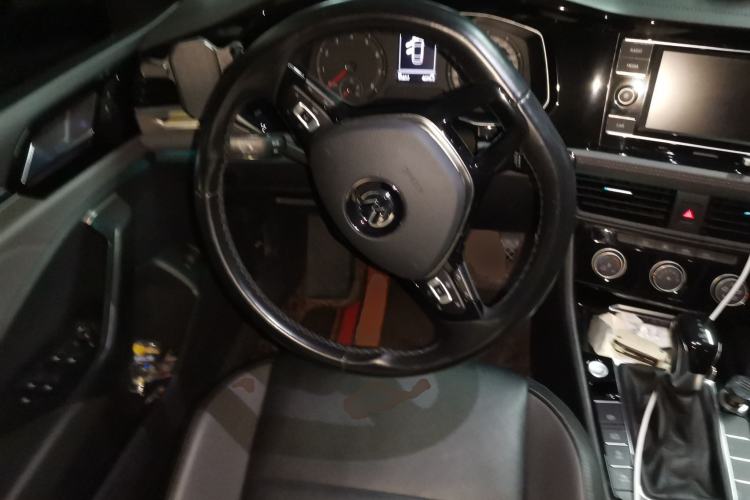 Used Volkswagen Sagitar 2020 200TSI DSG Comfort Version China VI Standard Steering Wheel