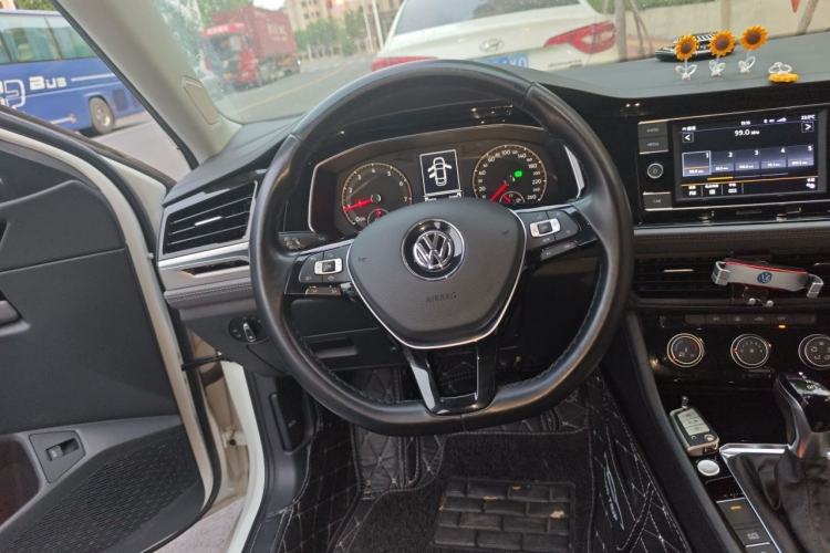 Used Volkswagen Sagitar 2020 200TSI DSG Comfort Version China VI Standard Steering Wheel