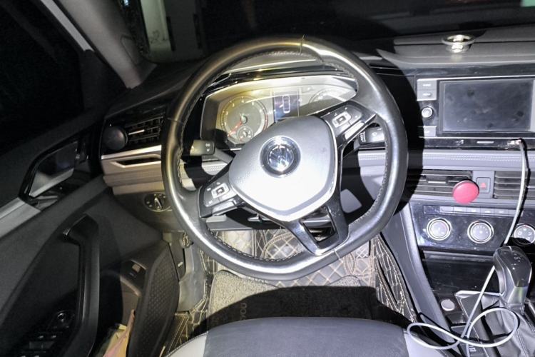 Used Volkswagen Sagitar 2020 280TSI DSG Comfort Version China VI Standard Steering Wheel