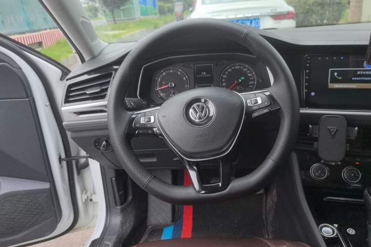 Used Volkswagen Sagitar 2020 200TSI DSG Fashion Edition China VI Standard Steering Wheel