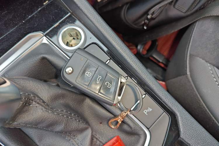 Used Volkswagen Sagitar 2020 280TSI DSG Luxury Version China VI Standard Vehicle Key