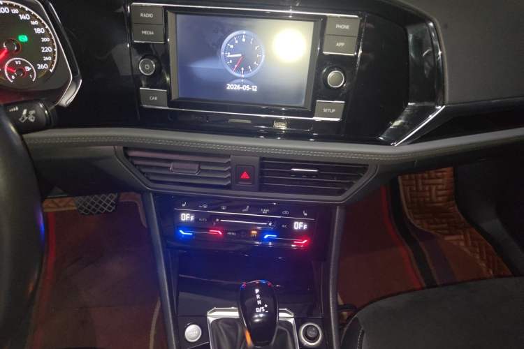 Used Volkswagen Sagitar 2020 280TSI DSG Luxury Version China VI Standard Audio And AC Panel