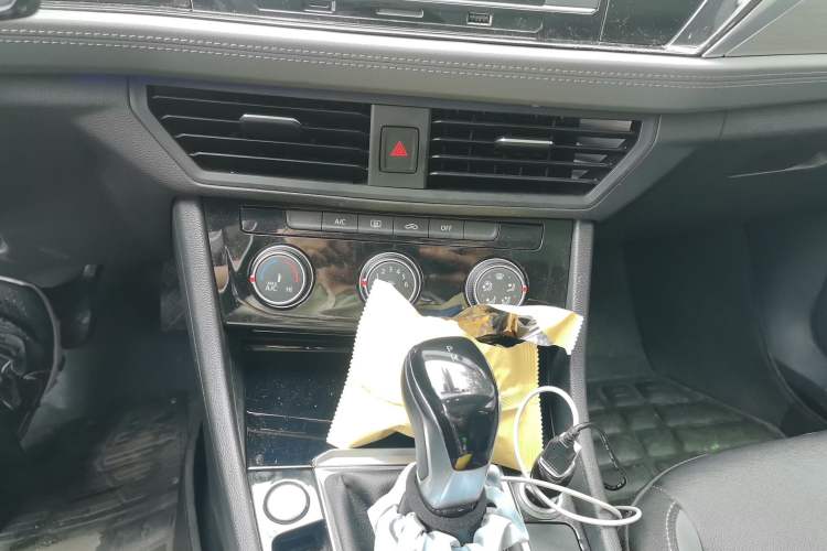 Used Volkswagen Sagitar 2020 200TSI DSG Comfort Version China VI Standard Audio And AC Panel