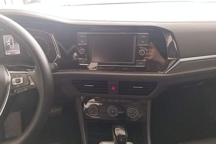 Used Volkswagen Sagitar 2020 280TSI DSG Comfort Version China VI Standard Audio And AC Panel