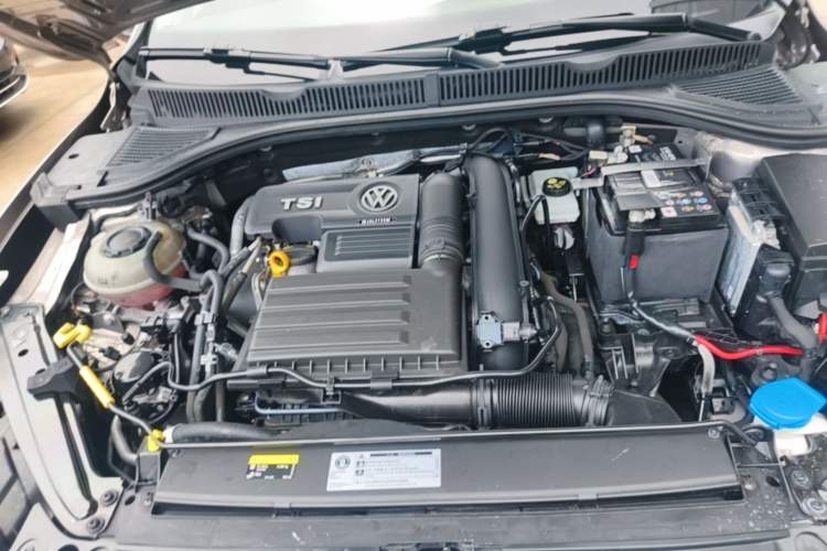 Used Volkswagen Sagitar 2020 280TSI DSG Comfort Version China VI Standard Engine Bay
