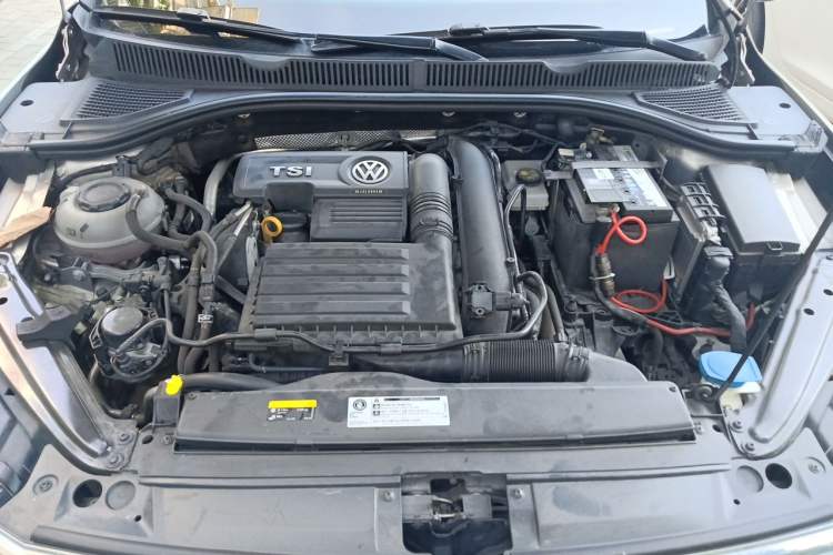 Used Volkswagen Sagitar 2020 280TSI DSG Luxury Version China VI Standard Engine Bay