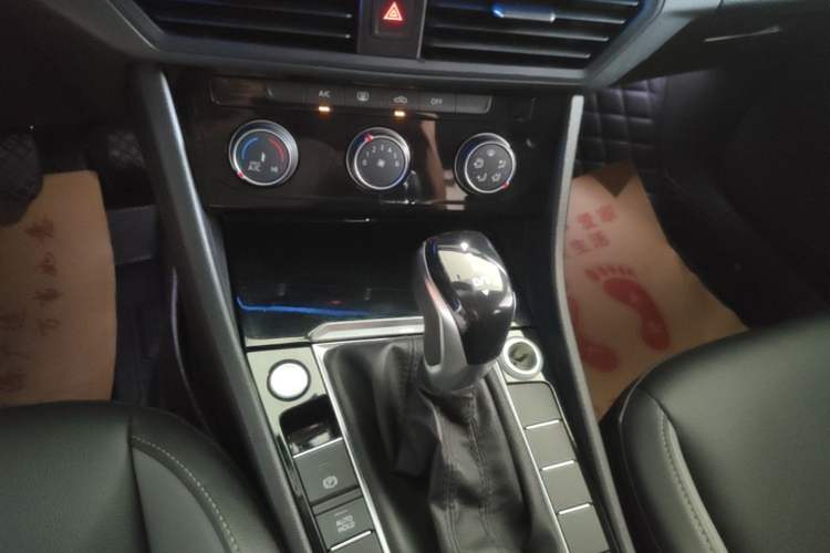 Used Volkswagen Sagitar 2020 200TSI DSG Comfort Version China VI Standard Gear Lever