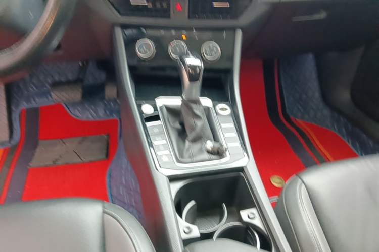 Used Volkswagen Sagitar 2020 200TSI DSG Comfort Version China VI Standard Gear Lever