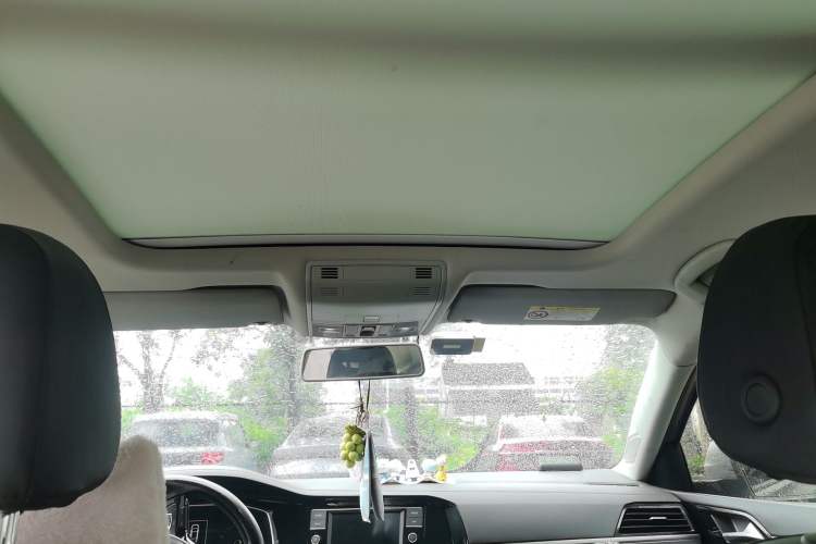 Used Volkswagen Sagitar 2020 200TSI DSG Comfort Version China VI Standard Headliner