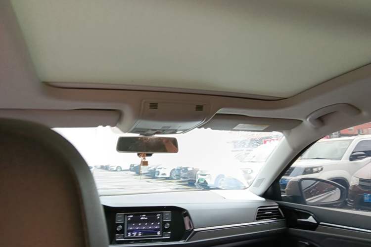 Used Volkswagen Sagitar 2020 200TSI DSG Comfort Version China VI Standard Headliner
