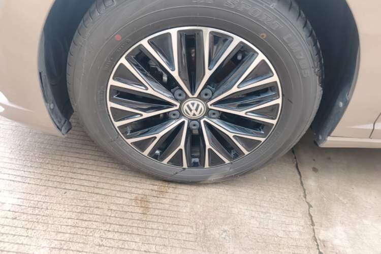 Used Volkswagen Sagitar 2020 280TSI DSG Comfort Version China VI Standard Left Front Wheel Hub