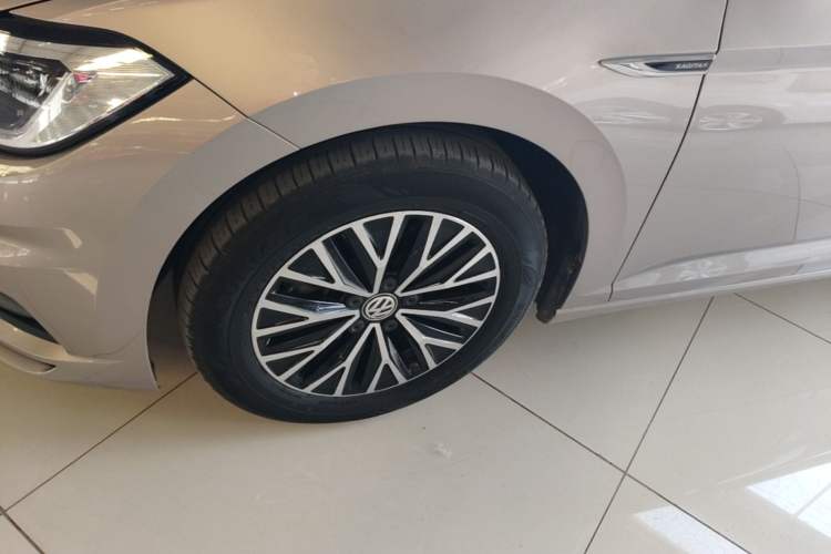 Used Volkswagen Sagitar 2020 280TSI DSG Comfort Version China VI Standard Left Front Wheel Hub